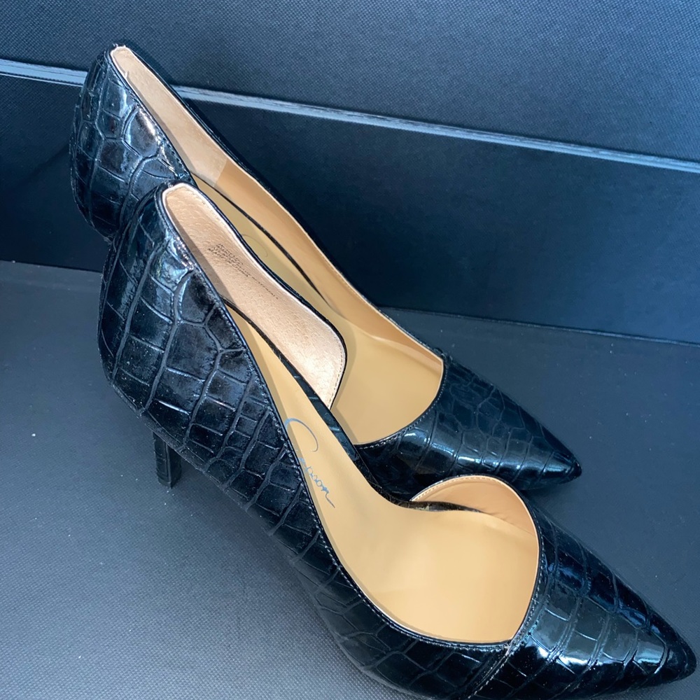 Lovely Jessica Simpdon black patent leather heels
